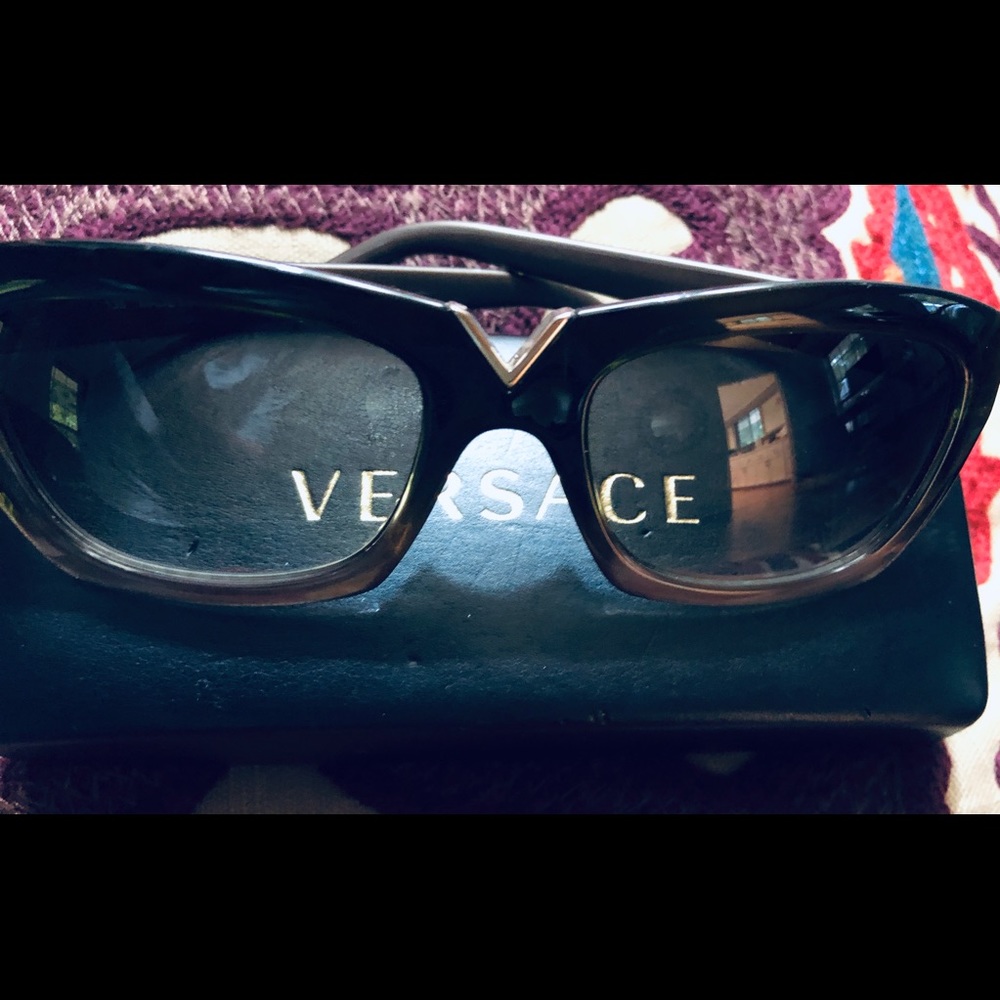 Valentino Sun Glasses( Authentic)